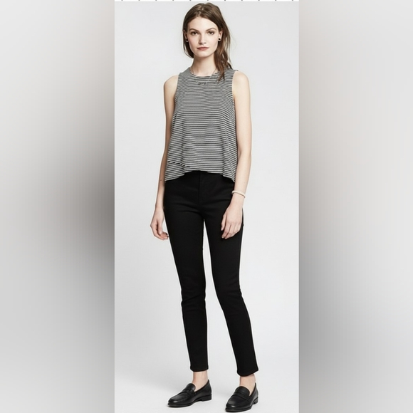 🧨 Banana Republic Black & White Striped Crossover Hem Cropped Top - Picture 8 of 8